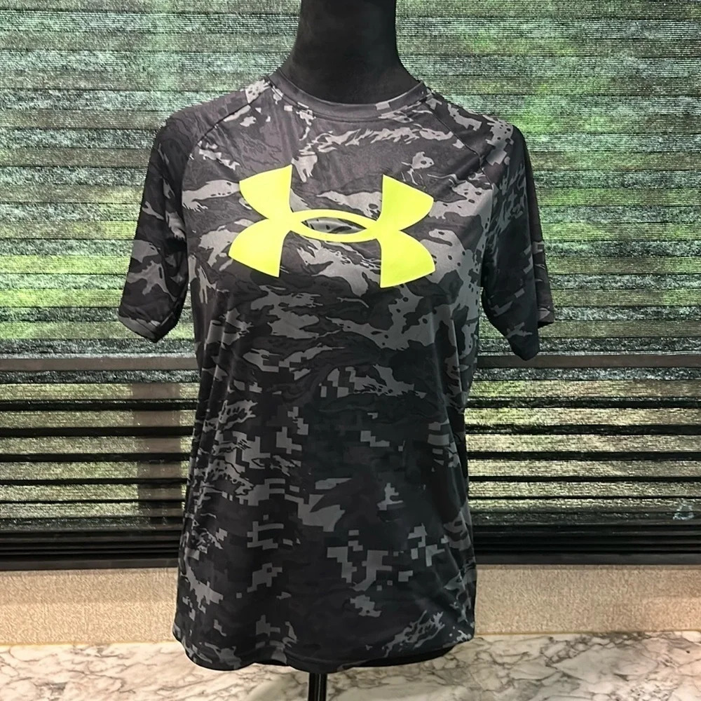 Under Armour Boys SS Black & Grey‎ Camo Print Quick Dry Athletic T-Shirt YouthXL